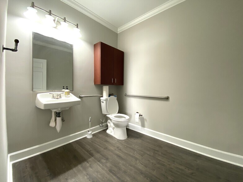 More Photos Of 1830 Peachtree Pky, Cumming Medical For Sale