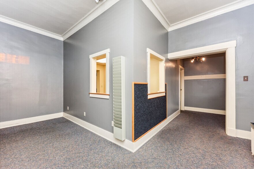 More Photos Of 301 N Main St, Georgetown Healthcare For Sale