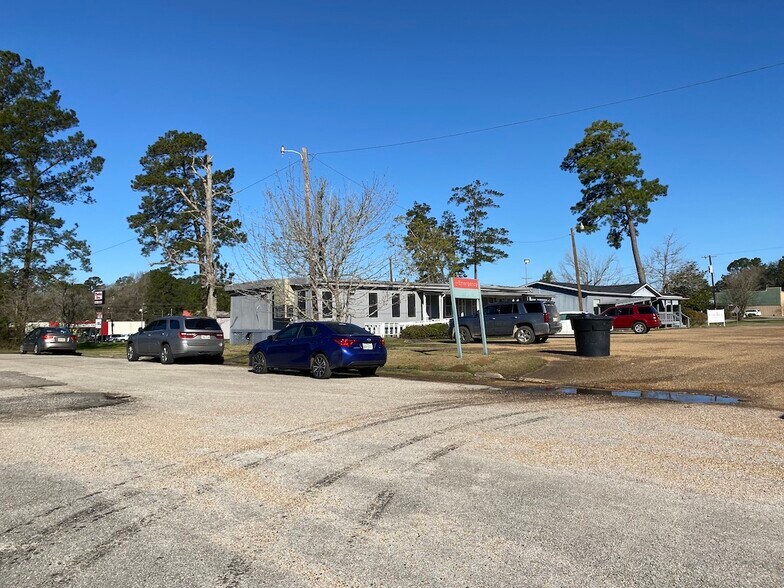 More Photos Of 1008 Dickerson Dr, Jasper Land For Lease