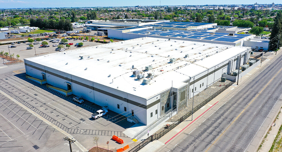 Primary Photo Of 2325 S Cedar Ave, Fresno Warehouse For Lease