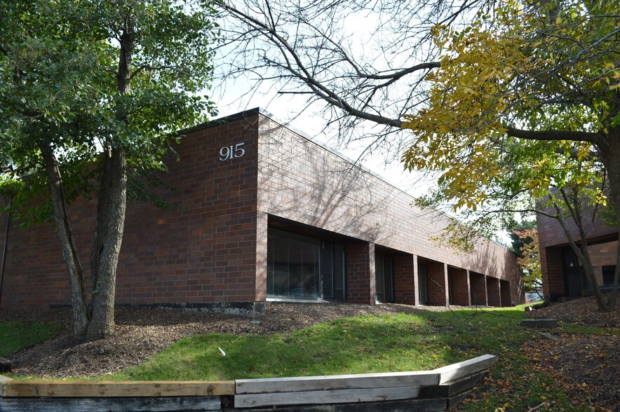 More Photos Of 915 N Plum Grove Rd, Schaumburg Office For Sale