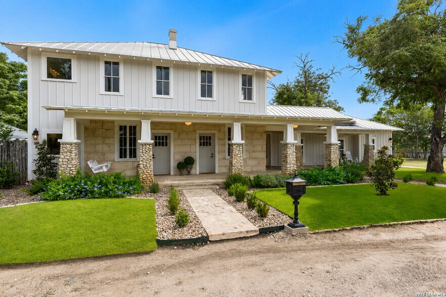 More Photos Of 824 High St, Comfort Flex For Sale