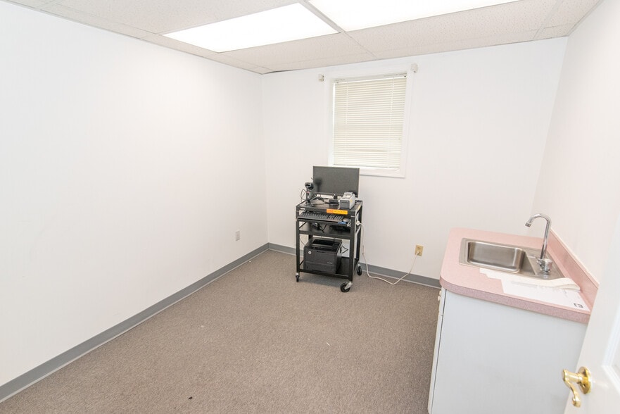 More Photos Of 19 W Bel Air Ave, Aberdeen Storefront For Lease