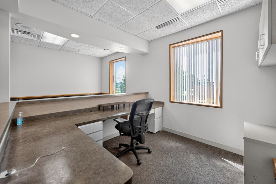 More Photos Of 290 Springfield Dr, Bloomingdale Medical For Lease
