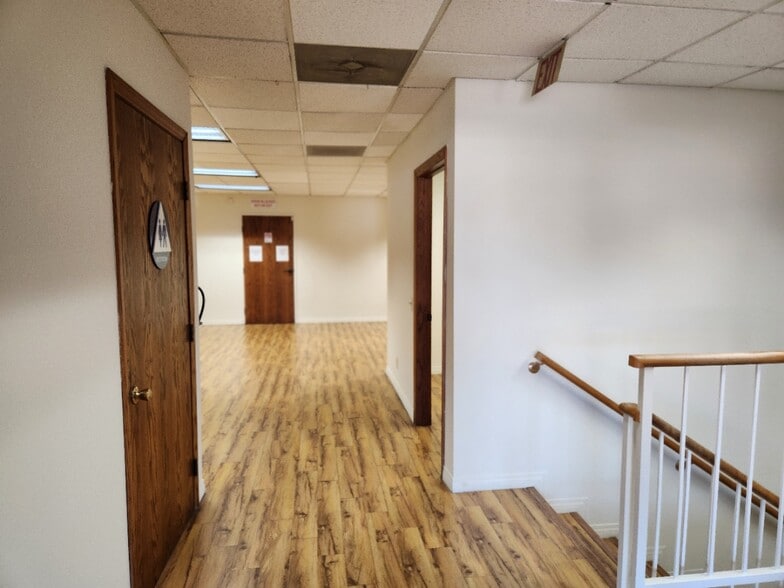 More Photos Of 14942 Delano St, Van Nuys Warehouse For Lease