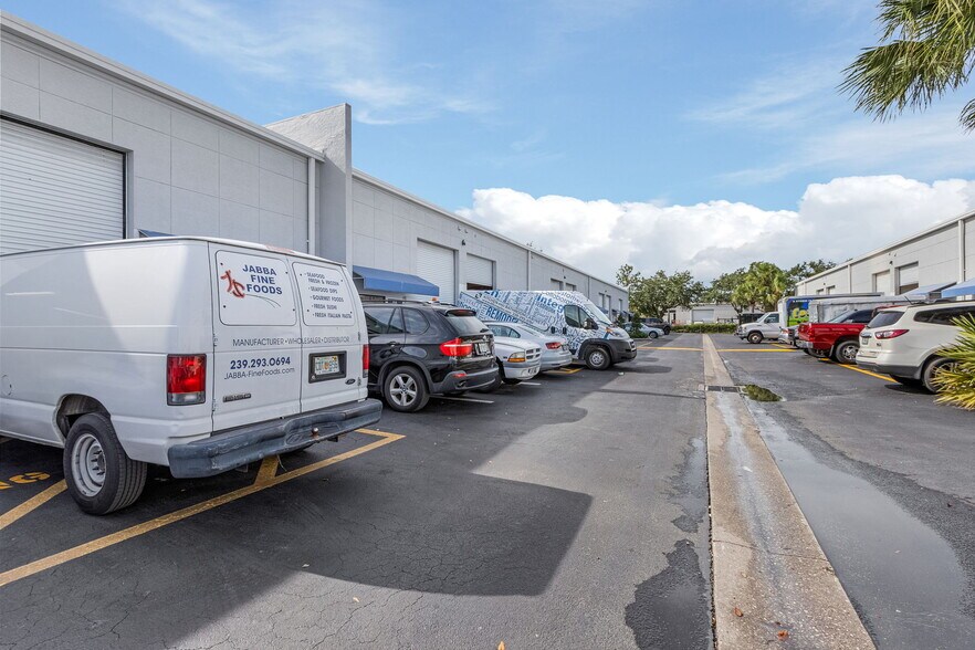 More Photos Of 4110 Enterprise Ave, Naples Unknown For Lease