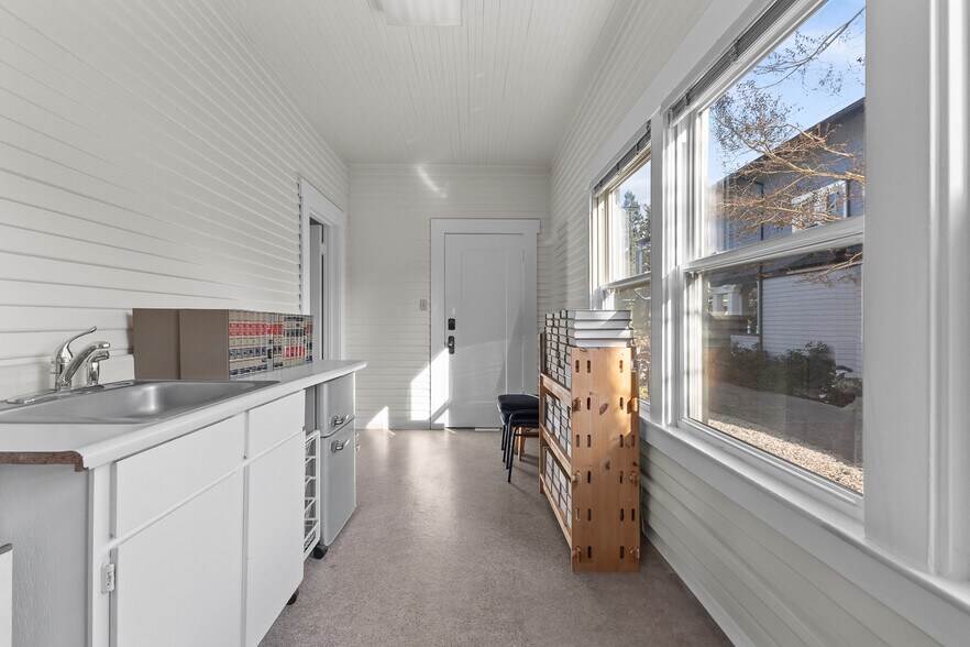 More Photos Of 700 College Ave, Santa Rosa Office For Sale