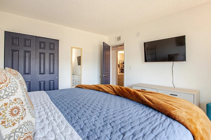 More Photos Of 7031 N 80th Ave, Glendale Apartments For Sale