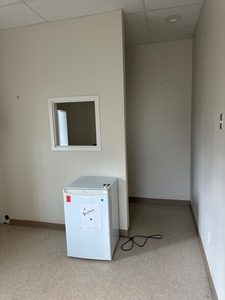 More Photos Of 5858 Snyder Dr, Lockport Medical For Lease