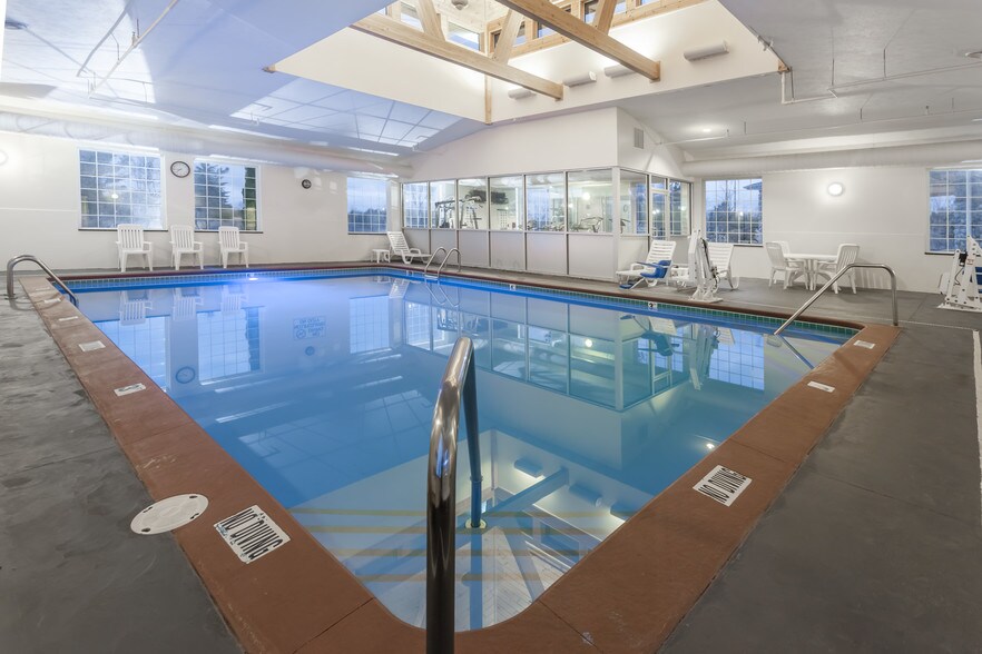 More Photos Of 7576 S Pere Marquette Hwy, Pentwater Hotel For Sale
