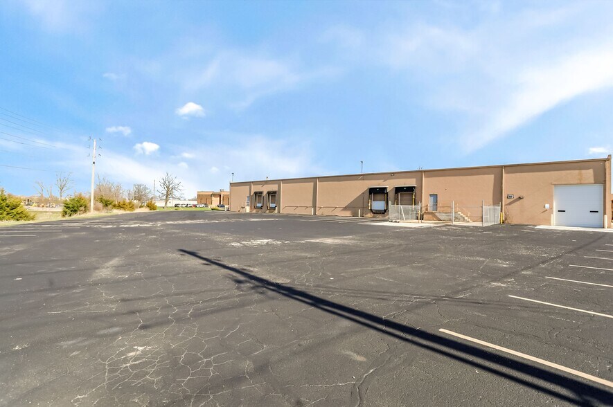 More Photos Of 2334 Production Dr, Indianapolis Warehouse For Lease
