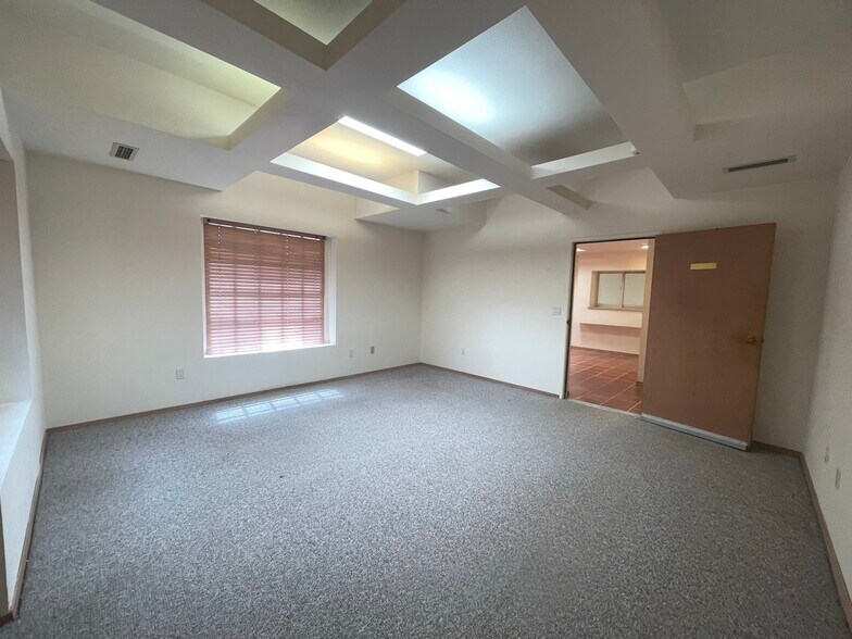 More Photos Of 1709 Girard Blvd NE, Albuquerque Medical For Lease