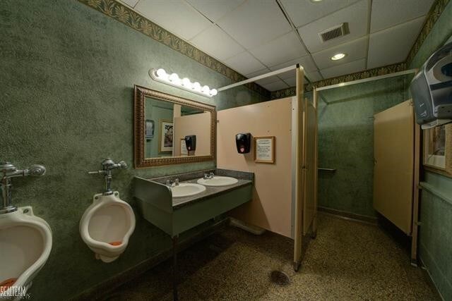 More Photos Of 24611 Gratiot Ave, Eastpointe Freestanding For Sale