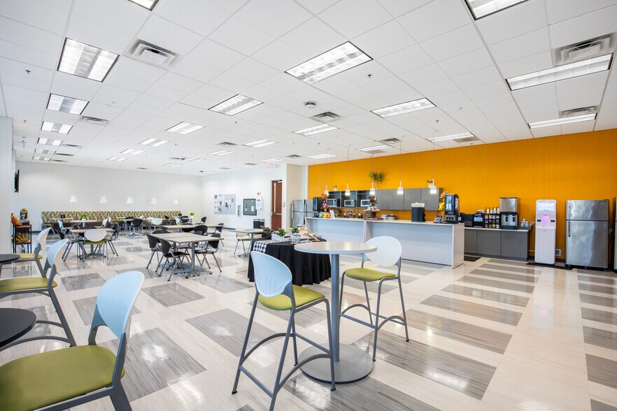 More Photos Of 70 S Keller Rd, Orlando Office For Sale