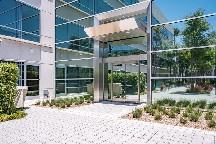 More Photos Of 5999 Center Dr, Los Angeles Office Residential For Lease
