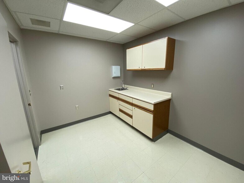 More Photos Of 20311 Lappans Rd, Boonsboro Medical For Sale