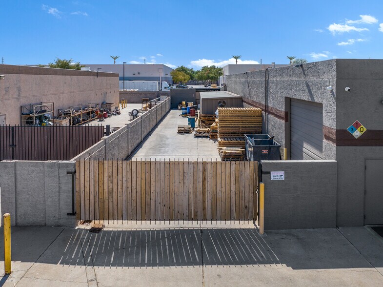 More Photos Of 815 W Geneva Dr, Tempe Manufacturing For Sale