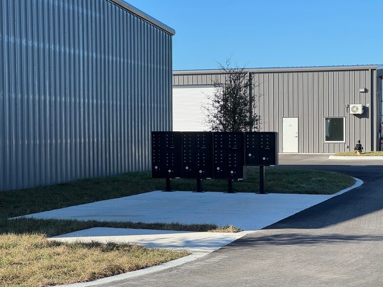 More Photos Of 4900 Dundee Rd, Winter Haven Light Manufacturing For Lease