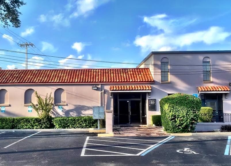 More Photos Of 155 W International Speedway Blvd, Daytona Beach Storefront Retail Office For Lease