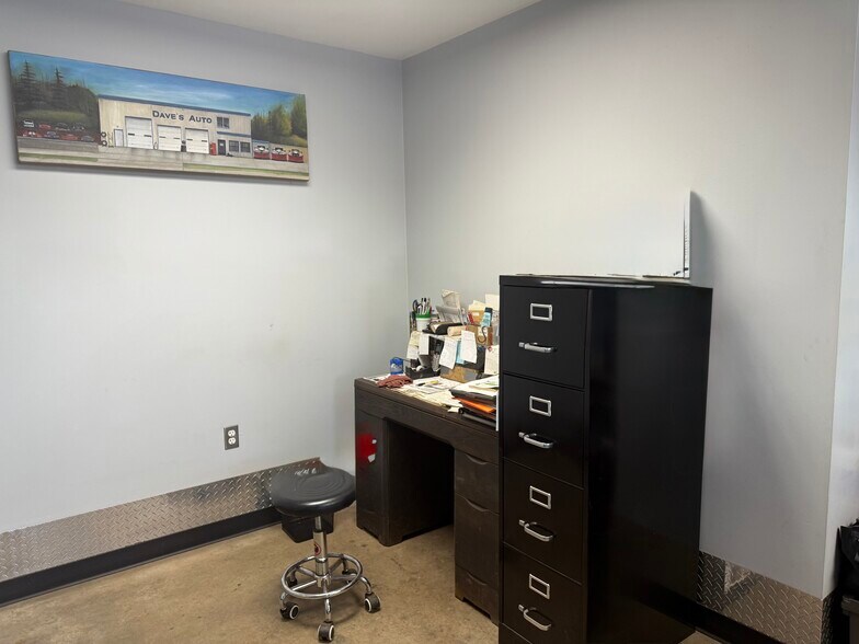 More Photos Of 1137 S Stephenson Ave, Iron Mountain Specialty For Sale