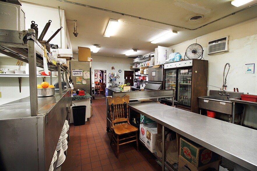 More Photos Of 814 Water St, Waxahachie Restaurant For Sale