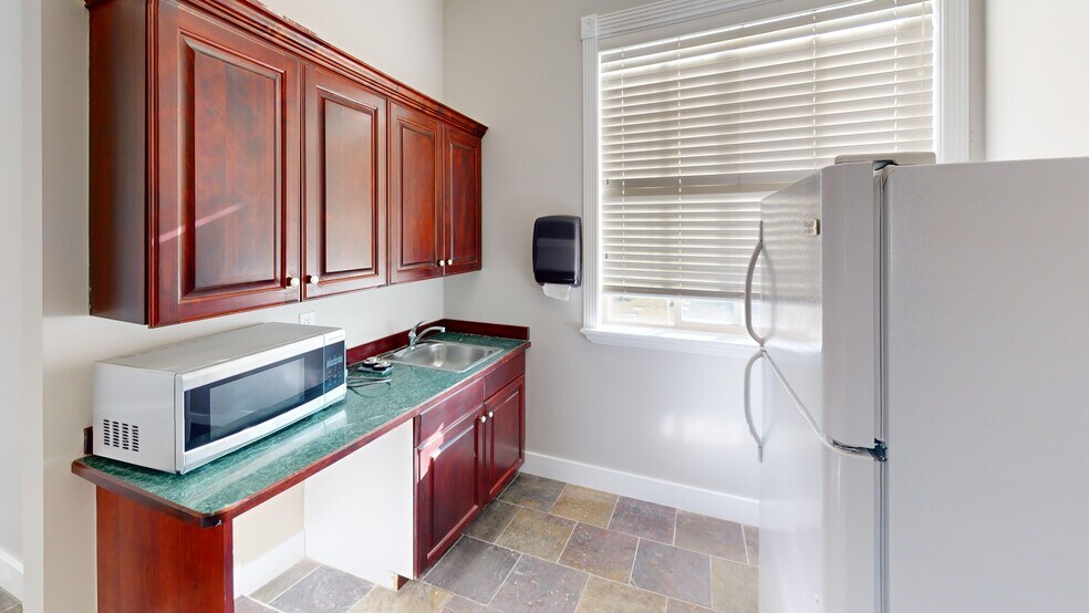 More Photos Of 11075 S State St, Sandy Office For Lease