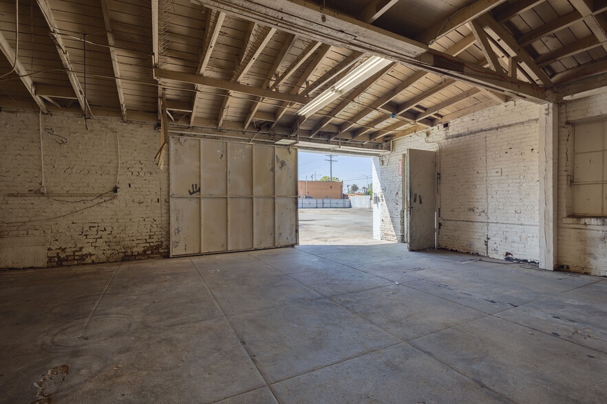 More Photos Of 110 E 62nd St, Los Angeles Auto Repair For Lease