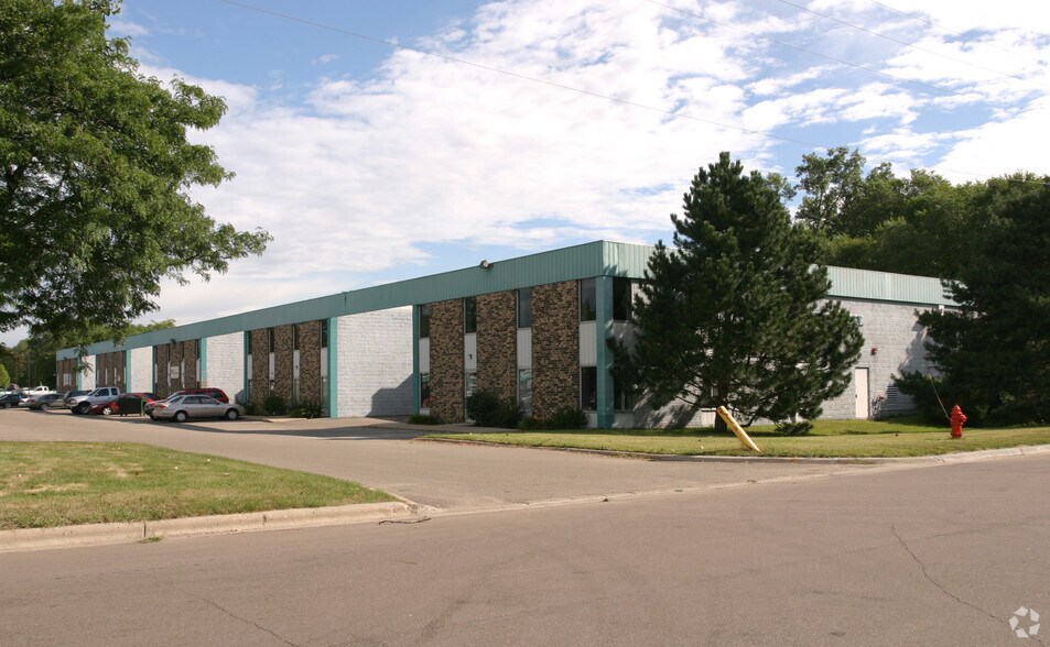 More Photos Of 150 W 88th St, Bloomington Light Distribution For Lease