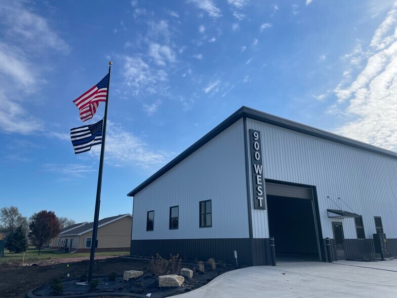 More Photos Of 900 W 25th St, South Sioux City Warehouse For Lease