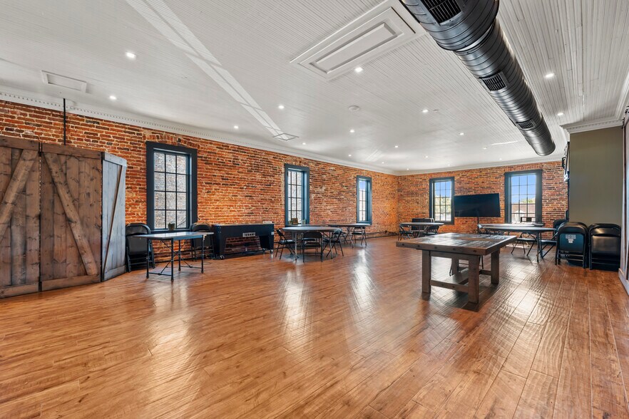 More Photos Of 219-221 N Parler Ave, Saint George Restaurant For Sale