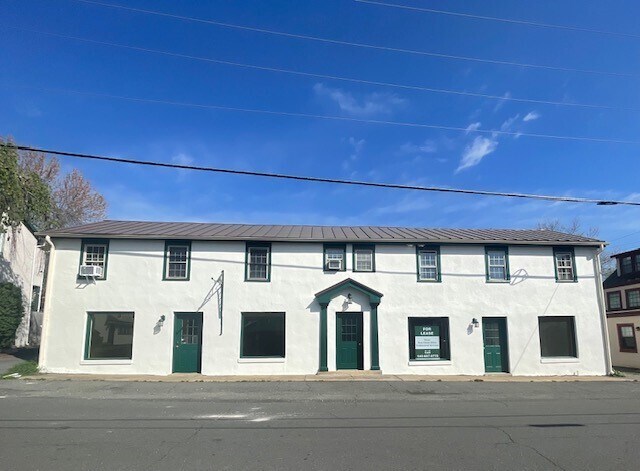 Primary Photo Of 10 E Federal St, Middleburg Storefront Retail Residential For Lease
