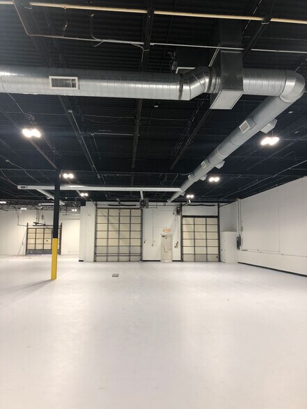 More Photos Of 7500-7546 Washington Ave S, Eden Prairie Light Distribution For Lease