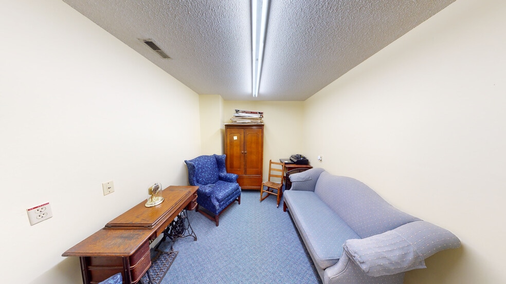 More Photos Of 1 N Congress St, York Storefront Retail Office For Lease