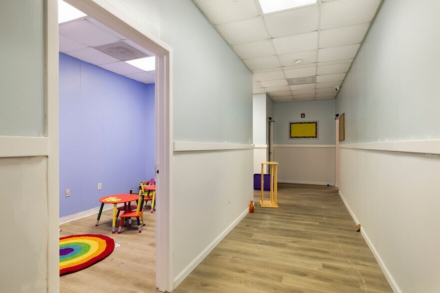 More Photos Of 204 Tibet Ave, Savannah Daycare Center For Sale