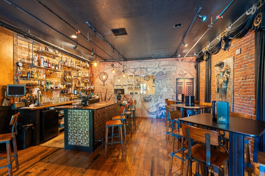 More Photos Of 509 SW G St, Grants Pass Restaurant For Sale