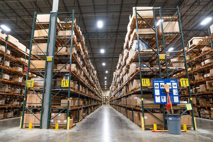 More Photos Of 1957 Route DD, Moberly Manufacturing For Lease