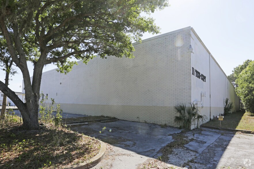 More Photos Of 1011 N Lime Ave, Sarasota Distribution For Sale