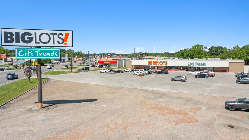 More Photos Of 809 S Timberland Dr, Lufkin Storefront For Lease