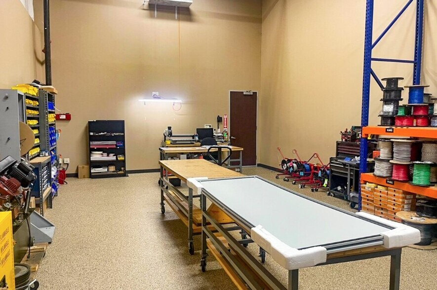 More Photos Of 1730 S Cherry St, Tomball Office For Sale