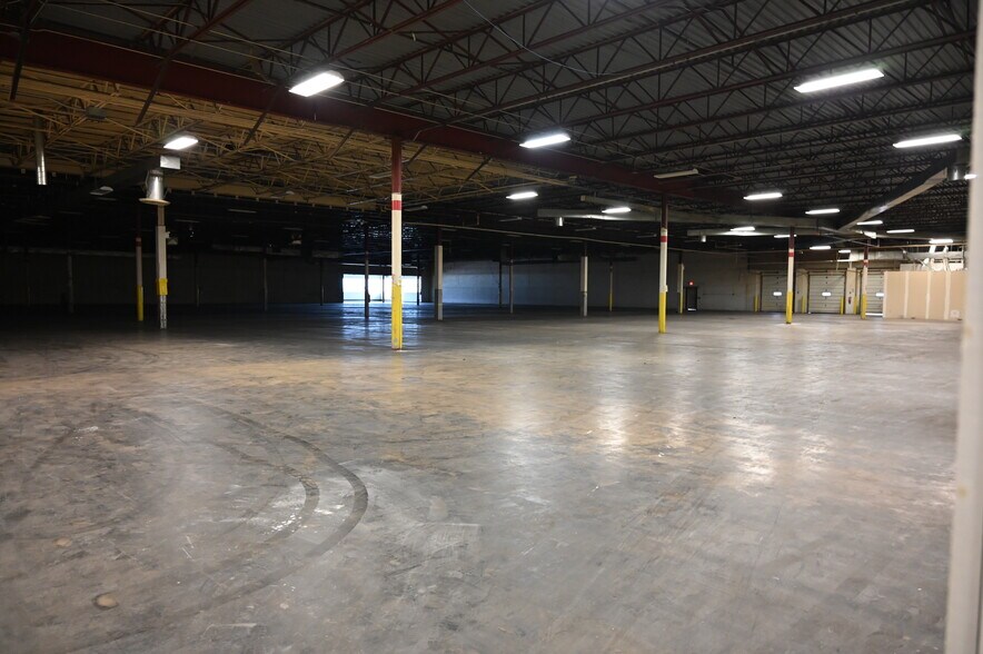 More Photos Of 2300 Claremont Ave, Ashland Storefront For Sale