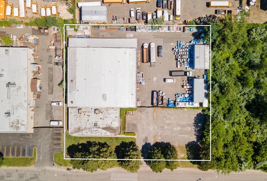 More Photos Of 241 Skip Ln, Bay Shore Warehouse For Sale
