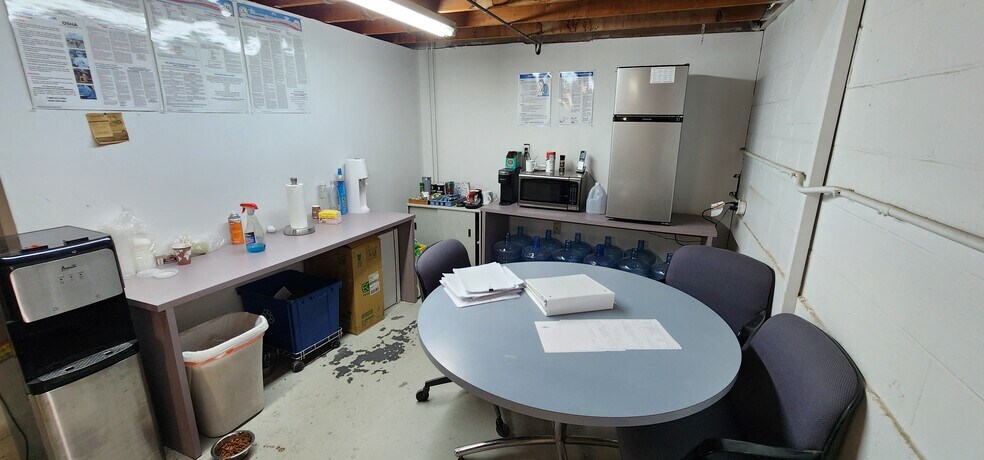 More Photos Of 4 Alcap Rdg, Cromwell Manufacturing For Lease