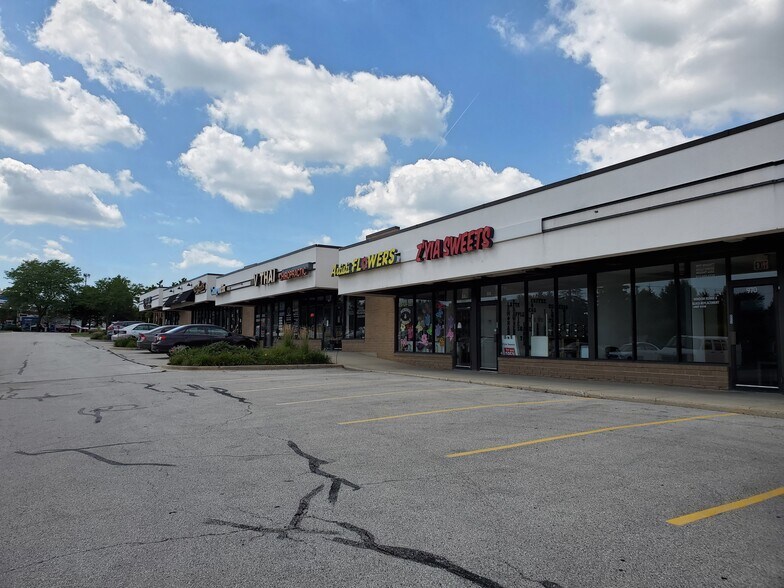 More Photos Of 960-998 Lake St, Roselle Unknown For Lease