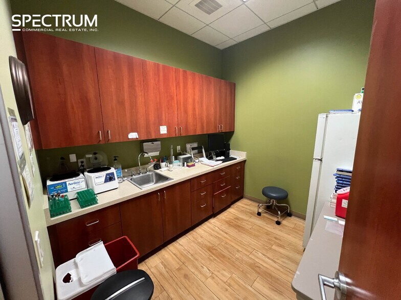 More Photos Of 21060 Centre Pointe Pky, Santa Clarita Medical For Lease