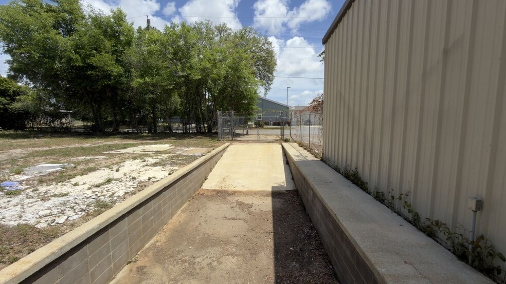 More Photos Of 3200 Fairfield Dr, Pensacola Office For Sale