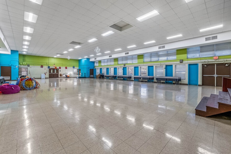 More Photos Of 5710 Wesconnett Blvd, Jacksonville Schools For Sale