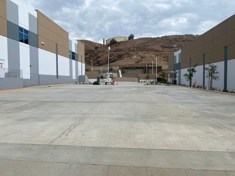 More Photos Of 900 Marlborough ave, Riverside Manufacturing For Lease