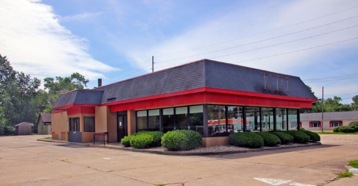 Primary Photo Of 322 S Washington St, Du Quoin Fast Food For Sale