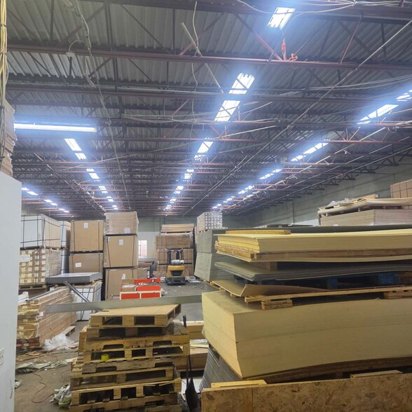 More Photos Of 1015 Pennsylvania Ave, Linden Manufacturing For Sale