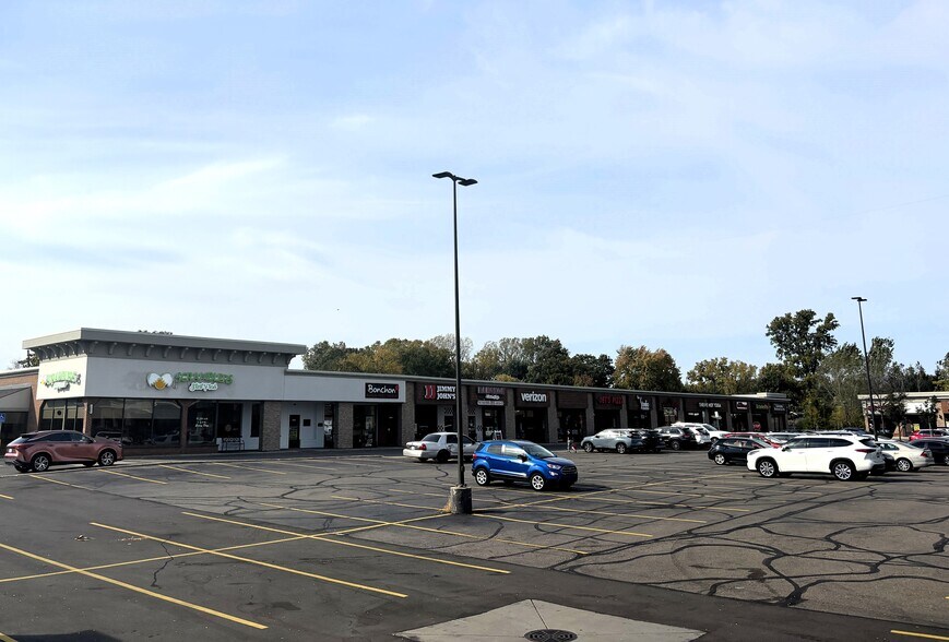 Primary Photo Of 27841-27909 Orchard Lake Rd, Farmington Hills Unknown For Lease